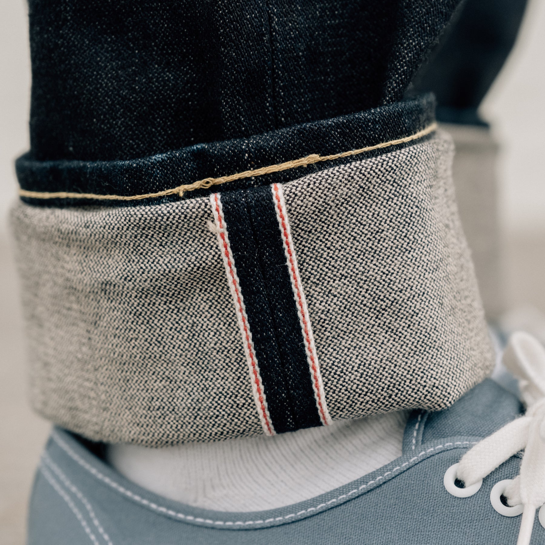 Iron Heart IH-777BR-14 14OZ Broken Twill Selvedge Denim Slim Tapered Jeans Indigo