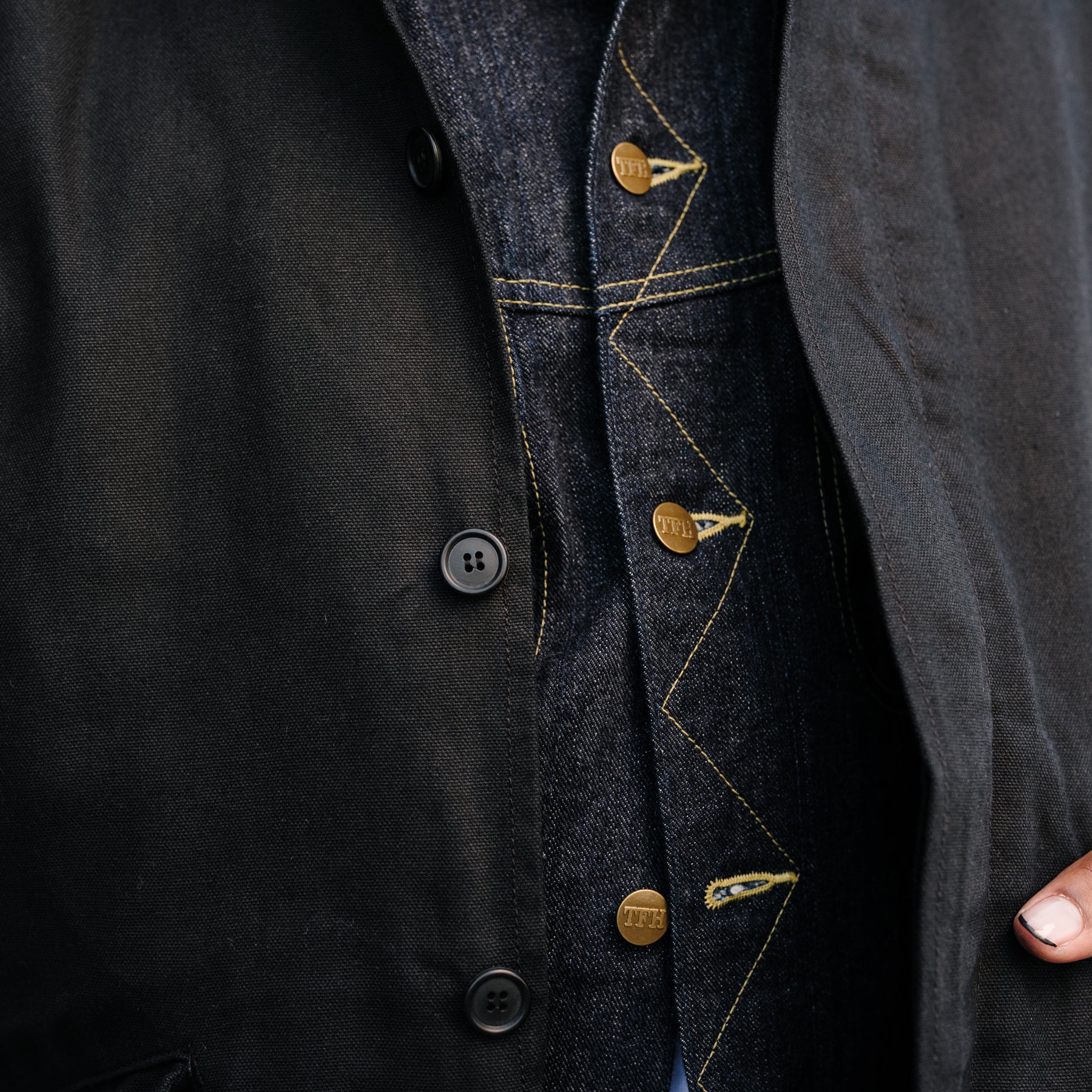 Rogue Territory Dry Wax Canvas Trench Coat Black
