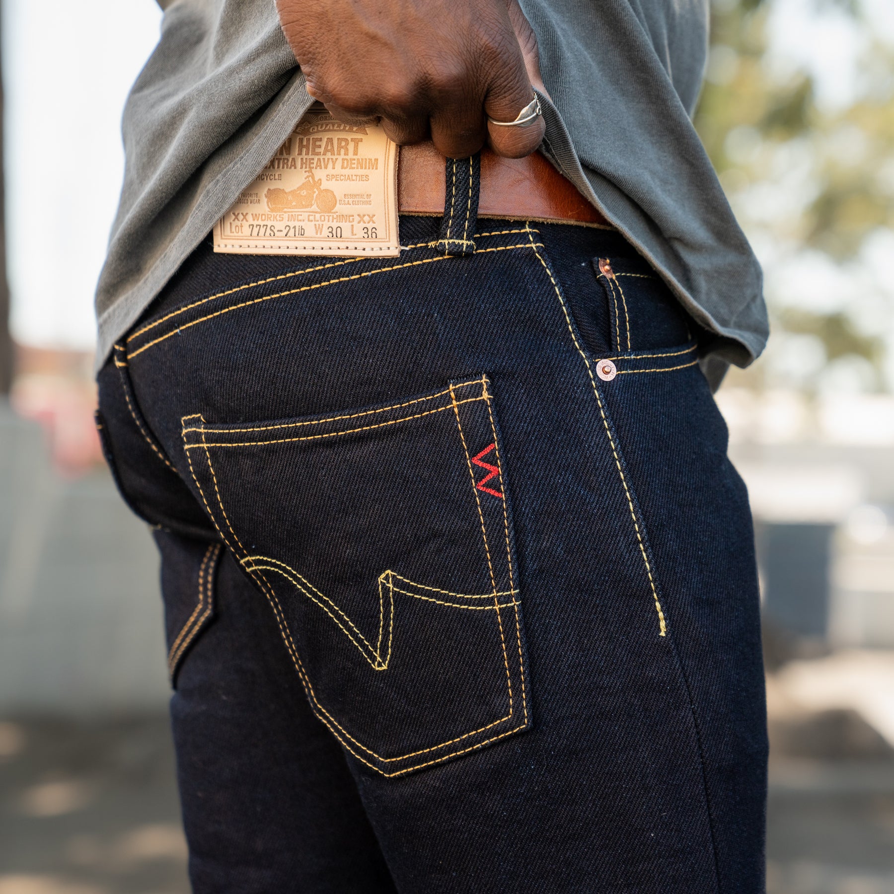 Iron Heart IH-777S-21ib 21oz Selvedge Denim Slim Tapered Jean Indigo/ Black